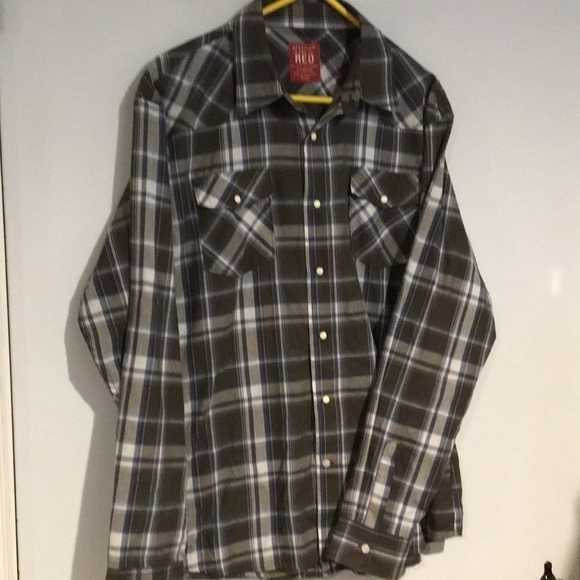 Wrangler “RED” button down plaid with snap buttons - Picture 1 of 5